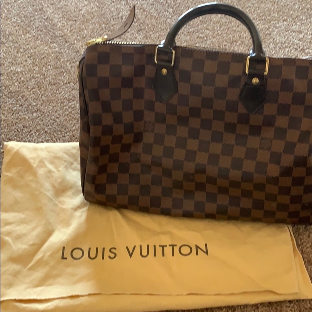 I’m seeking an authentic Louis Vuitton bag